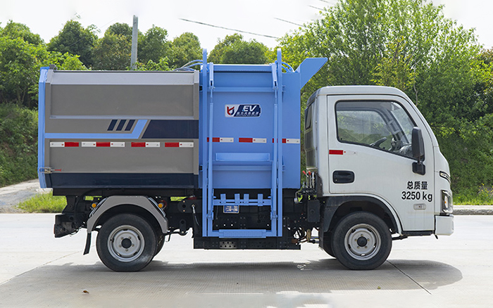 上汽跃进纯电自装卸式垃圾车