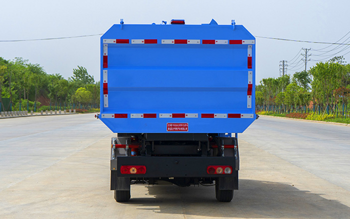 上汽跃进纯电自装卸式垃圾车