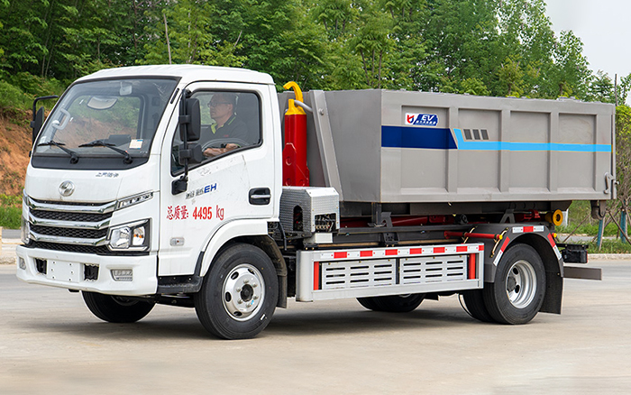 上汽跃进纯电车厢可卸式垃圾车