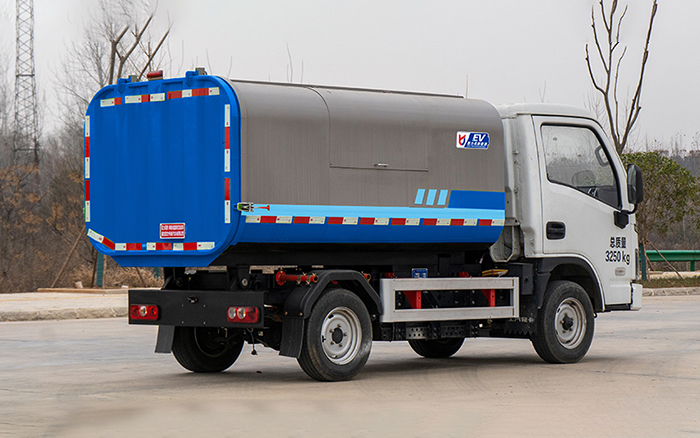 上汽跃进纯电自卸式垃圾车