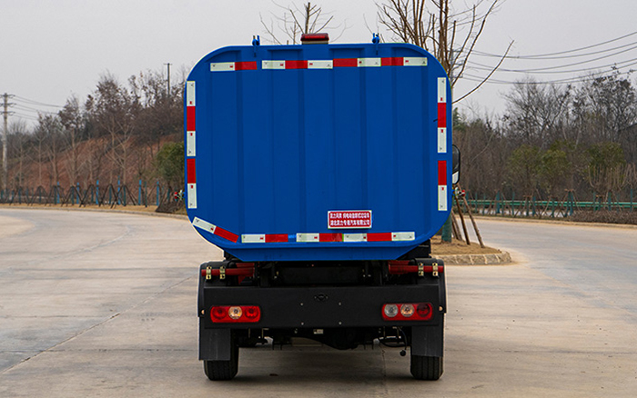 上汽跃进纯电自卸式垃圾车