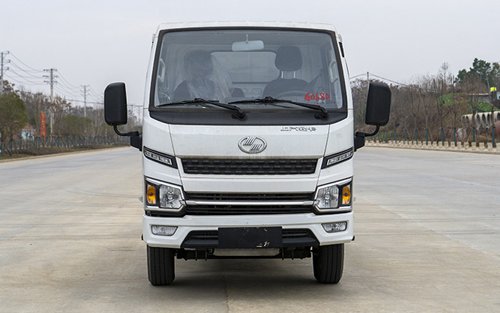 上汽跃进纯电自卸式垃圾车