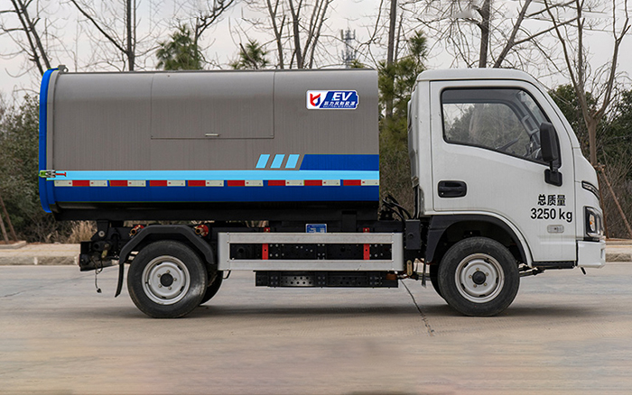 上汽跃进纯电自卸式垃圾车