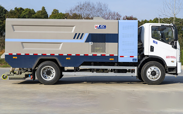 上汽跃进纯电道路污染清除车