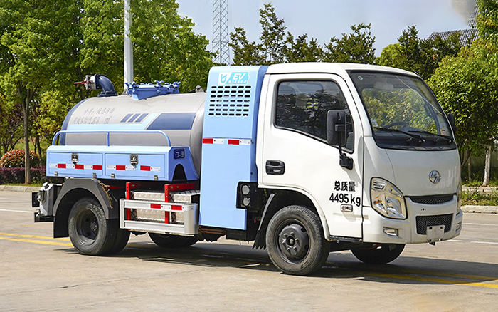 上汽跃进纯电吸粪车