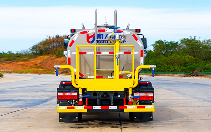 东风小福瑞卡洒水车