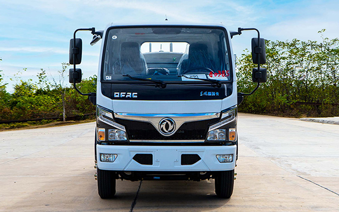 东风小福瑞卡洒水车