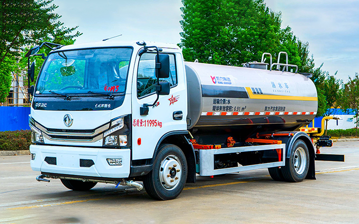 东风大多利卡洒水车