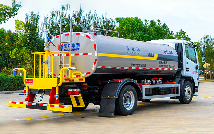 东风大多利卡洒水车