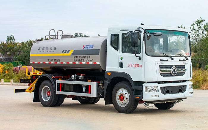 东风D9洒水车