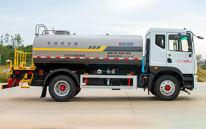 东风D9洒水车