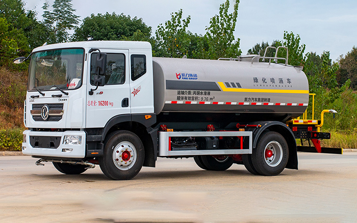 东风D9洒水车