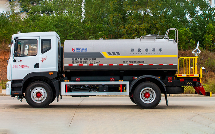 东风D9洒水车