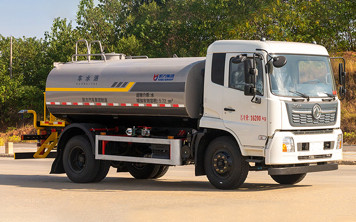 东风天锦洒水车