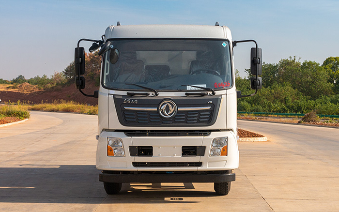 东风天锦洒水车