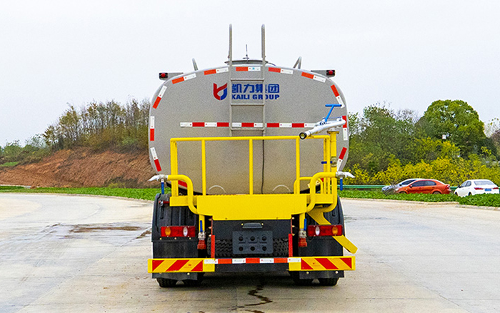 华神前四后八洒水车