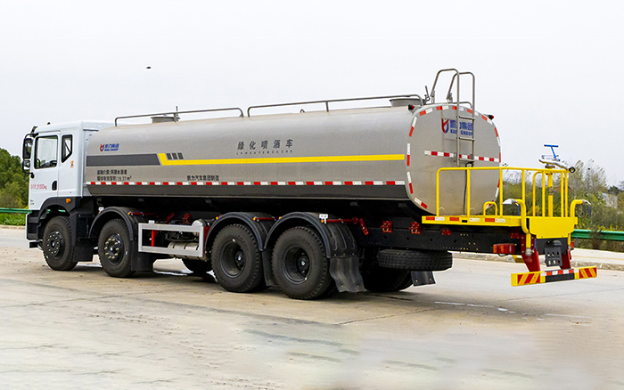 华神前四后八洒水车