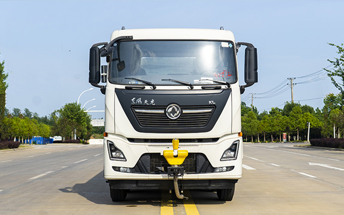 天龙前四后八洒水车