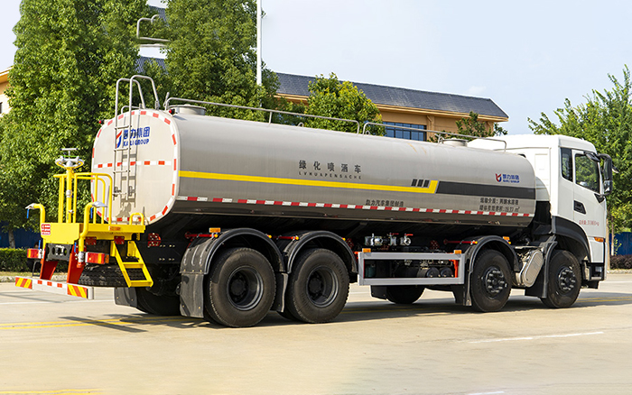 天龙前四后八洒水车