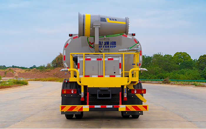 东风天锦绿化喷洒车