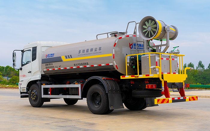 东风天锦绿化喷洒车