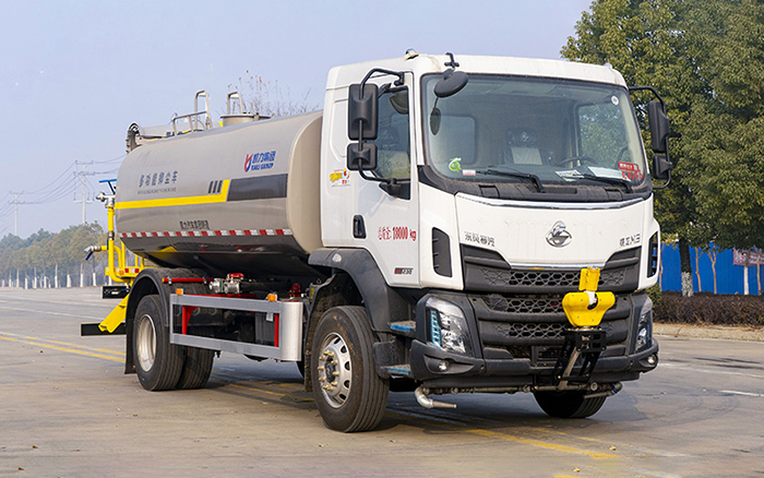 柳汽M3绿化喷洒车