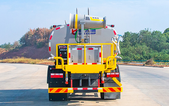 东风D9绿化喷洒车