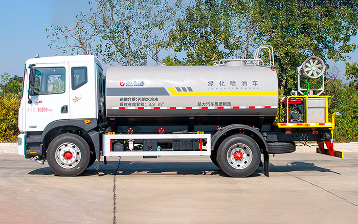 东风D9绿化喷洒车