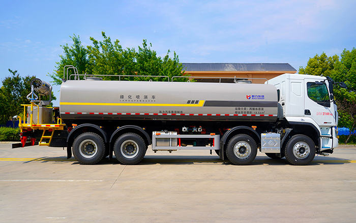 柳汽前四后八绿化喷洒车