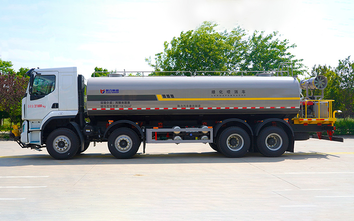 柳汽前四后八绿化喷洒车