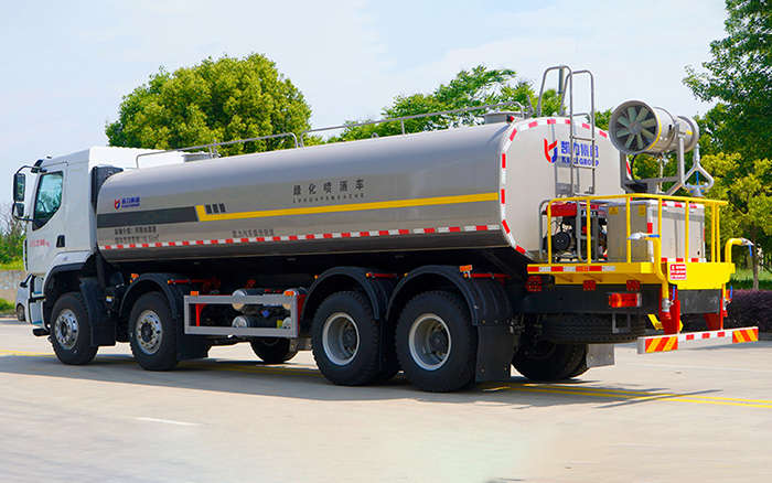 柳汽前四后八绿化喷洒车