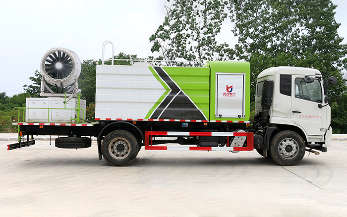 东风天锦多功能抑尘车