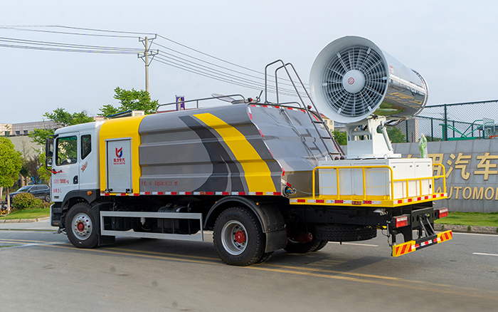 东风D9多功能抑尘车