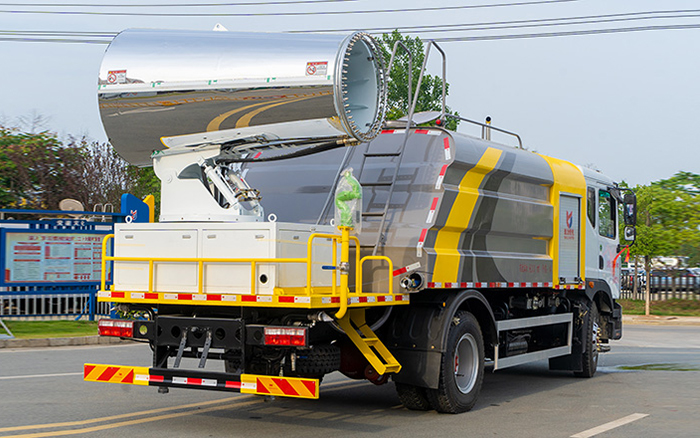 东风D9多功能抑尘车