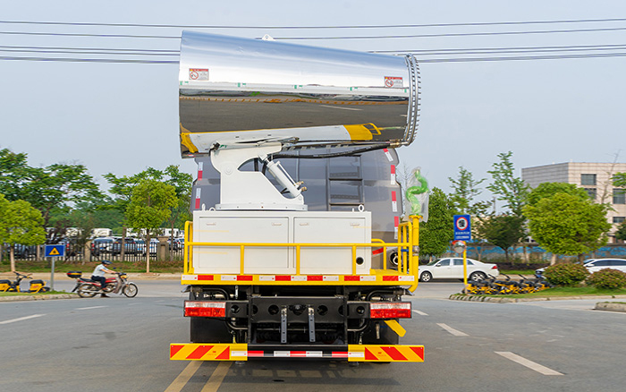 东风D9多功能抑尘车