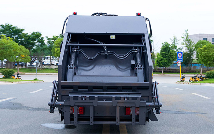 柳汽乘龙L2压缩式垃圾车