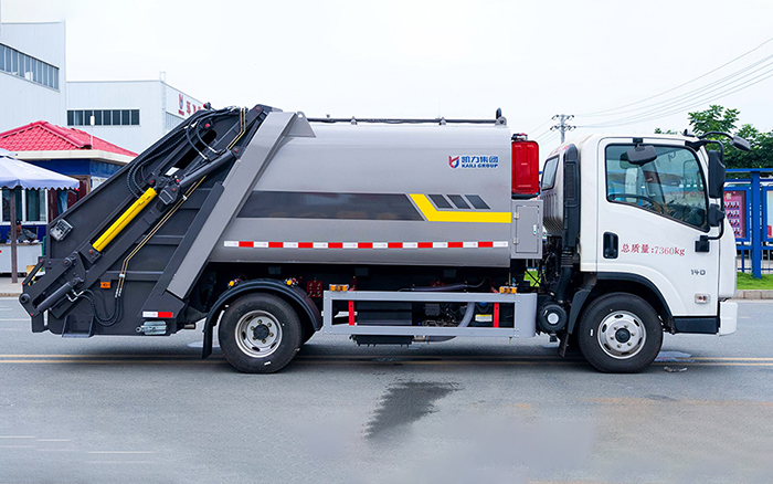 柳汽乘龙L2压缩式垃圾车