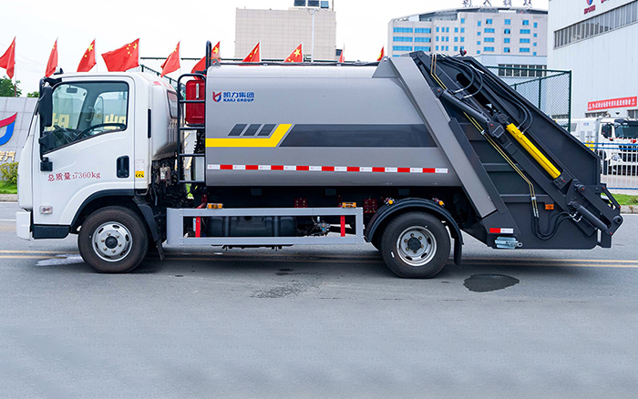 柳汽乘龙L2压缩式垃圾车