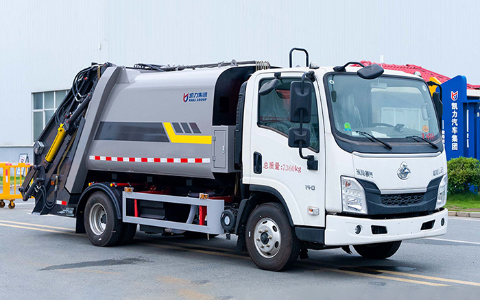 柳汽乘龙L2压缩式垃圾车