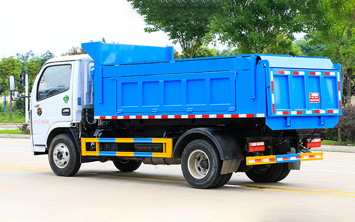 小多利卡自卸式垃圾车