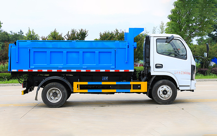 小多利卡自卸式垃圾车