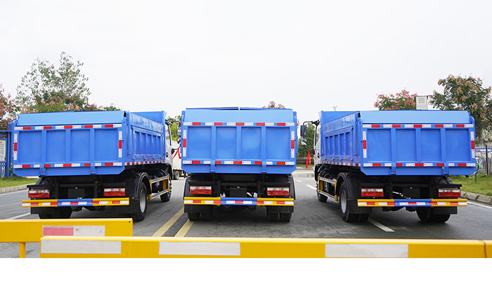 大多利卡自卸式垃圾车