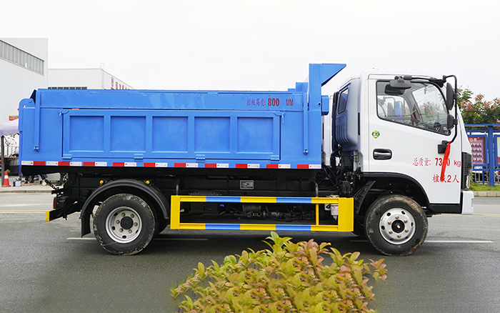 大多利卡自卸式垃圾车