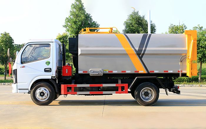 小多利卡侧装压缩垃圾车