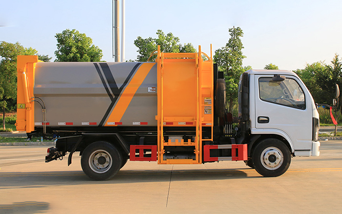 小多利卡侧装压缩垃圾车