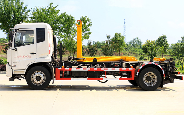 东风天锦车厢可卸式垃圾车