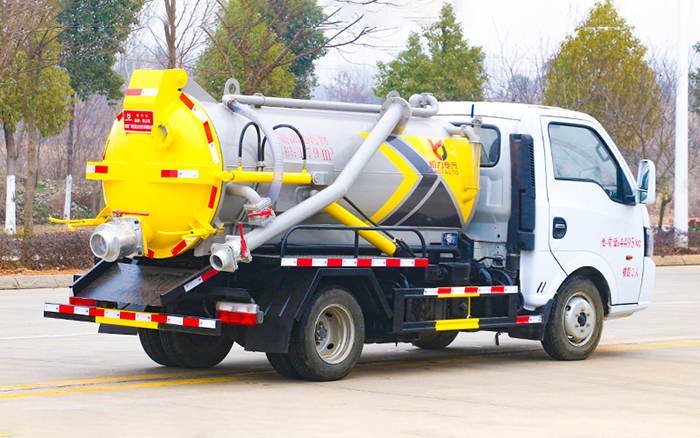 东风途逸吸污车