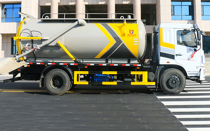 东风华神KL5吸污车