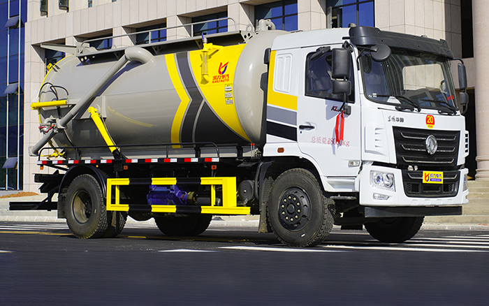 东风华神KL5吸污车