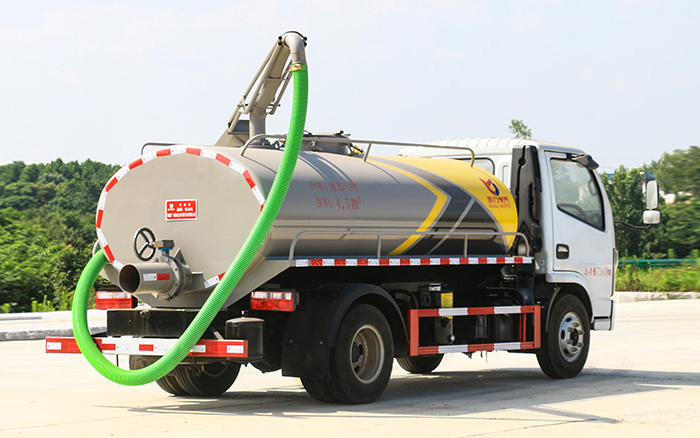 东风小多利卡吸粪车